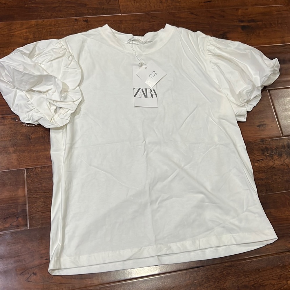 Zara blouse that is new with tags never worn